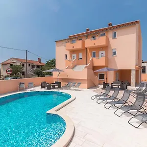 Apartament Car, Pula