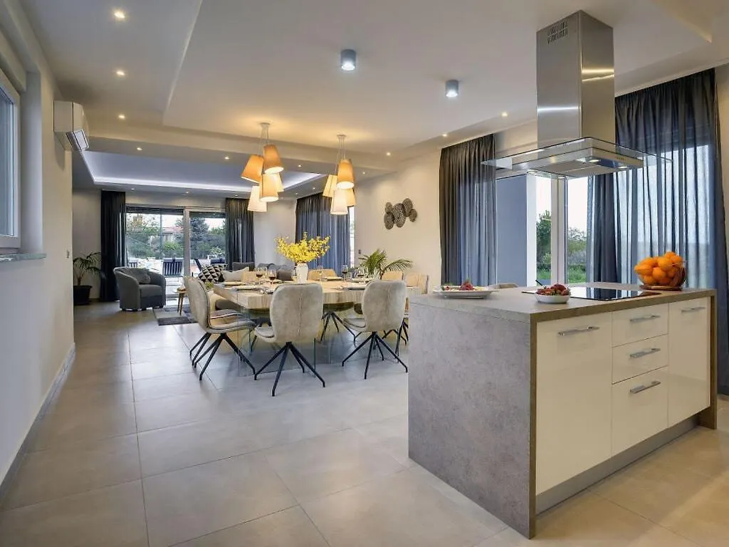Villa Una Comfortable Holiday Residence Pula Croatia